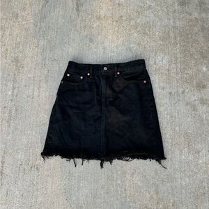 Black Levi's denim skirt